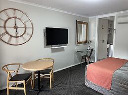 Cattleman's Country Motor Inn & Serviced Apartments