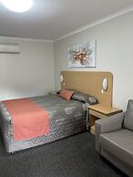 Cattleman's Country Motor Inn & Serviced Apartments