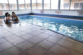 Cattleman's Country Motor Inn & Serviced Apartments