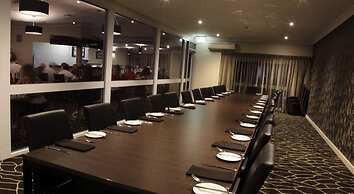 Cattleman's Country Motor Inn & Serviced Apartments