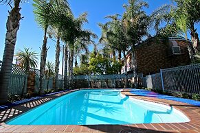 Cattleman's Country Motor Inn & Serviced Apartments