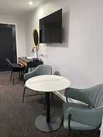 Cattleman's Country Motor Inn & Serviced Apartments