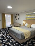 Cattleman's Country Motor Inn & Serviced Apartments