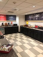 Hampton Inn & Suites Norfolk-Airport