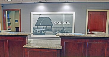 Hampton Inn & Suites Norfolk-Airport