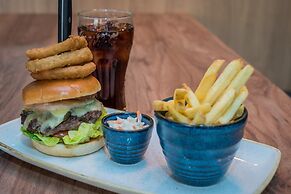 Holiday Inn Manchester West by IHG