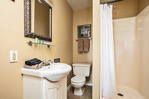 1851 Historic Maple Hill Manor B&B