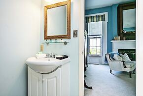 1851 Historic Maple Hill Manor B&B