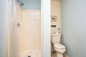 1851 Historic Maple Hill Manor B&B