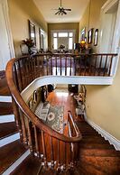 1851 Historic Maple Hill Manor B&B