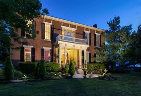 1851 Historic Maple Hill Manor B&B