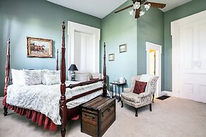 1851 Historic Maple Hill Manor B&B