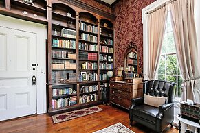 1851 Historic Maple Hill Manor B&B