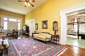 1851 Historic Maple Hill Manor B&B