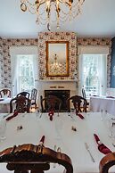 1851 Historic Maple Hill Manor B&B