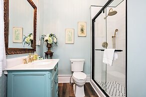 1851 Historic Maple Hill Manor B&B