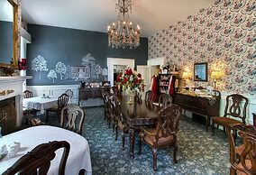 1851 Historic Maple Hill Manor B&B