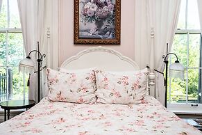 1851 Historic Maple Hill Manor B&B