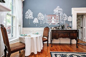 1851 Historic Maple Hill Manor B&B