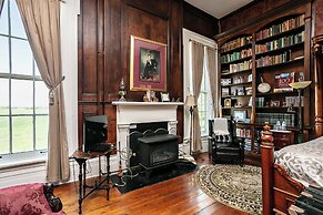 1851 Historic Maple Hill Manor B&B