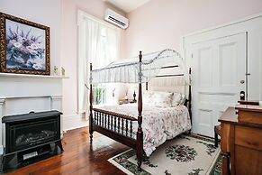 1851 Historic Maple Hill Manor B&B