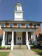 1851 Historic Maple Hill Manor B&B