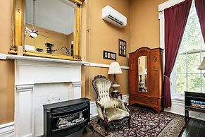 1851 Historic Maple Hill Manor B&B