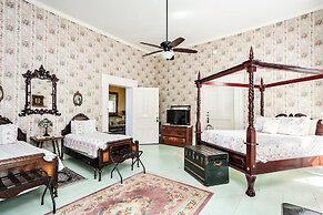 1851 Historic Maple Hill Manor B&B