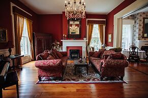 1851 Historic Maple Hill Manor B&B