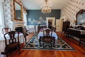 1851 Historic Maple Hill Manor B&B