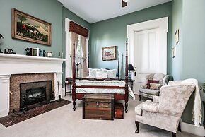 1851 Historic Maple Hill Manor B&B