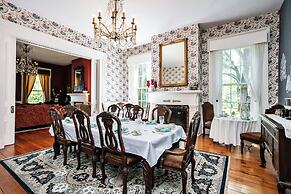 1851 Historic Maple Hill Manor B&B