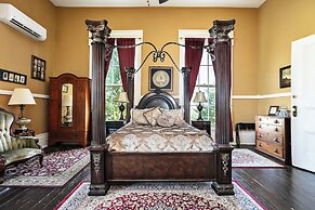 1851 Historic Maple Hill Manor B&B