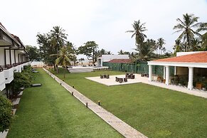 Hibiscus Beach Hotel And Villas