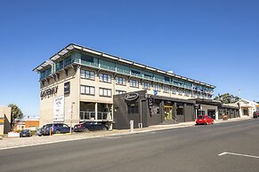 Gateway Hotel by Nightcap Plus