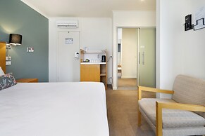 Gateway Hotel by Nightcap Plus