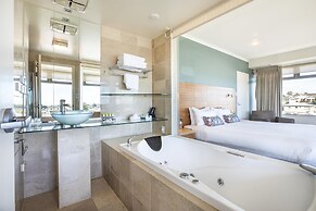 Nightelier Devonport Gateway Hotel