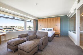 Nightelier Devonport Gateway Hotel