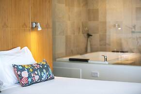 Nightelier Devonport Gateway Hotel