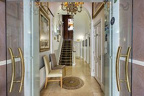 Opulence Boutique Hotel
