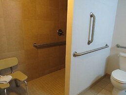 Holiday Inn Express and Suites Phoenix Midtown