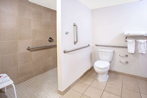 Holiday Inn Express and Suites Phoenix Midtown