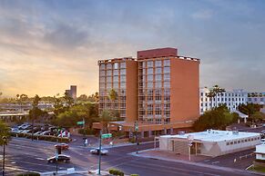 Holiday Inn Express and Suites Phoenix Midtown
