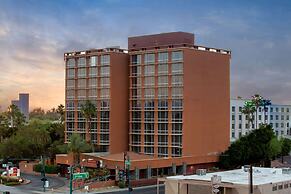 Holiday Inn Express and Suites Phoenix Midtown