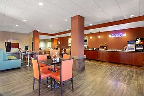 Holiday Inn Express and Suites Phoenix Midtown