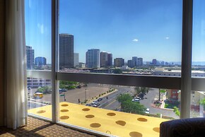 Holiday Inn Express and Suites Phoenix Midtown
