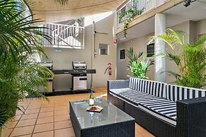 Port Douglas Apartments - Adults Only Oasis