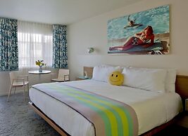 Beverly Laurel Hotel at West Hollywood