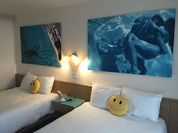 Beverly Laurel Hotel at West Hollywood