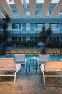 Beverly Laurel Hotel at West Hollywood